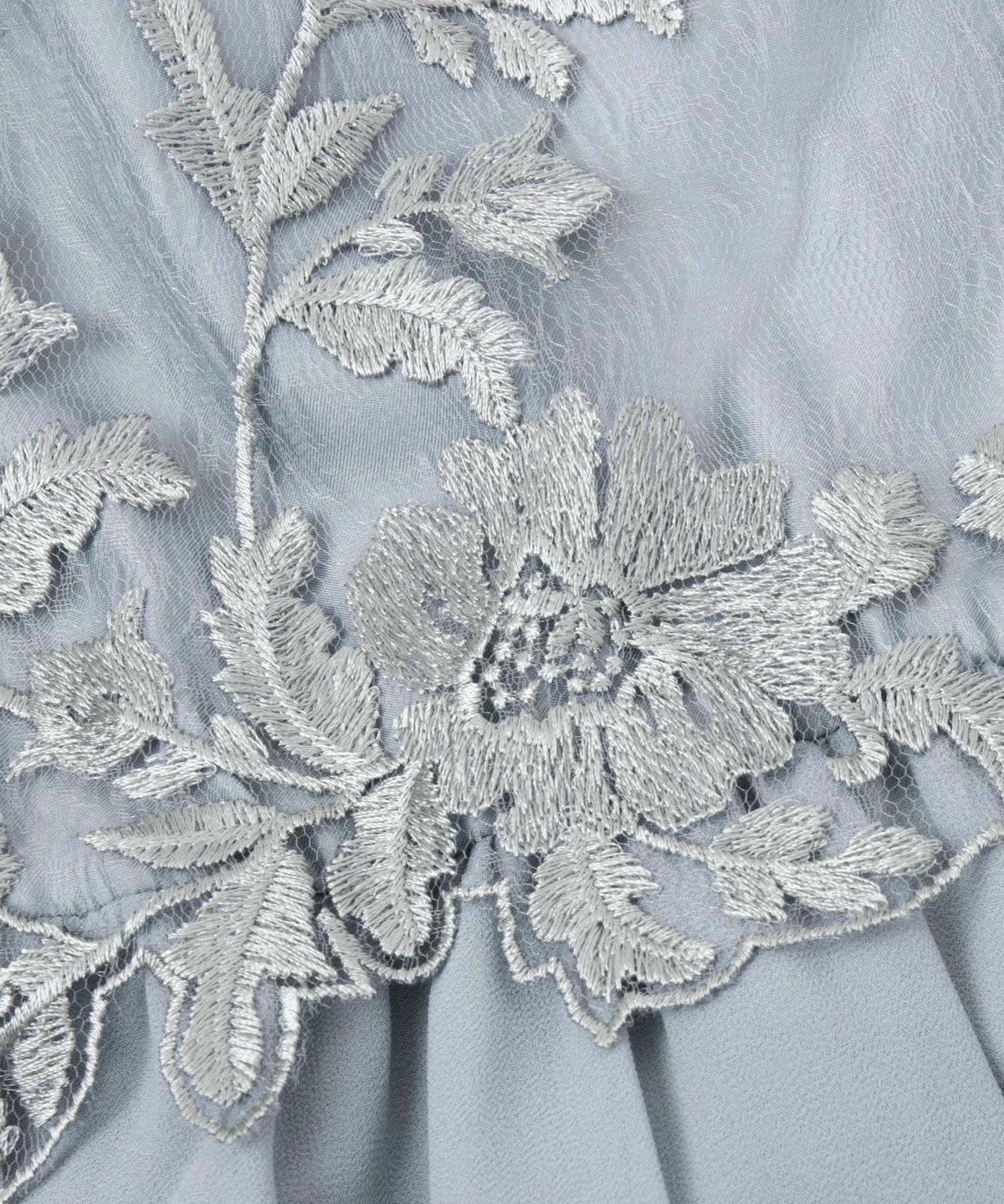 生地：レース、サテン