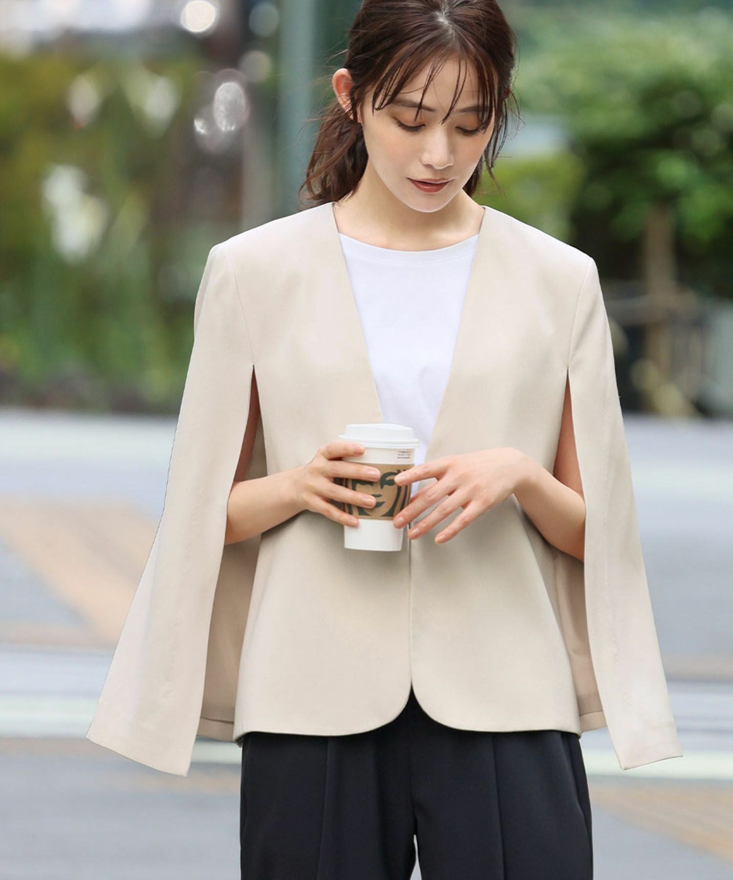 美品 メトリーゼ ケープジャケット フォーマル セレモニー 羽織り アイボリー 結婚式・お呼ばれ対応 | ケープ風マントスリーブジャケット