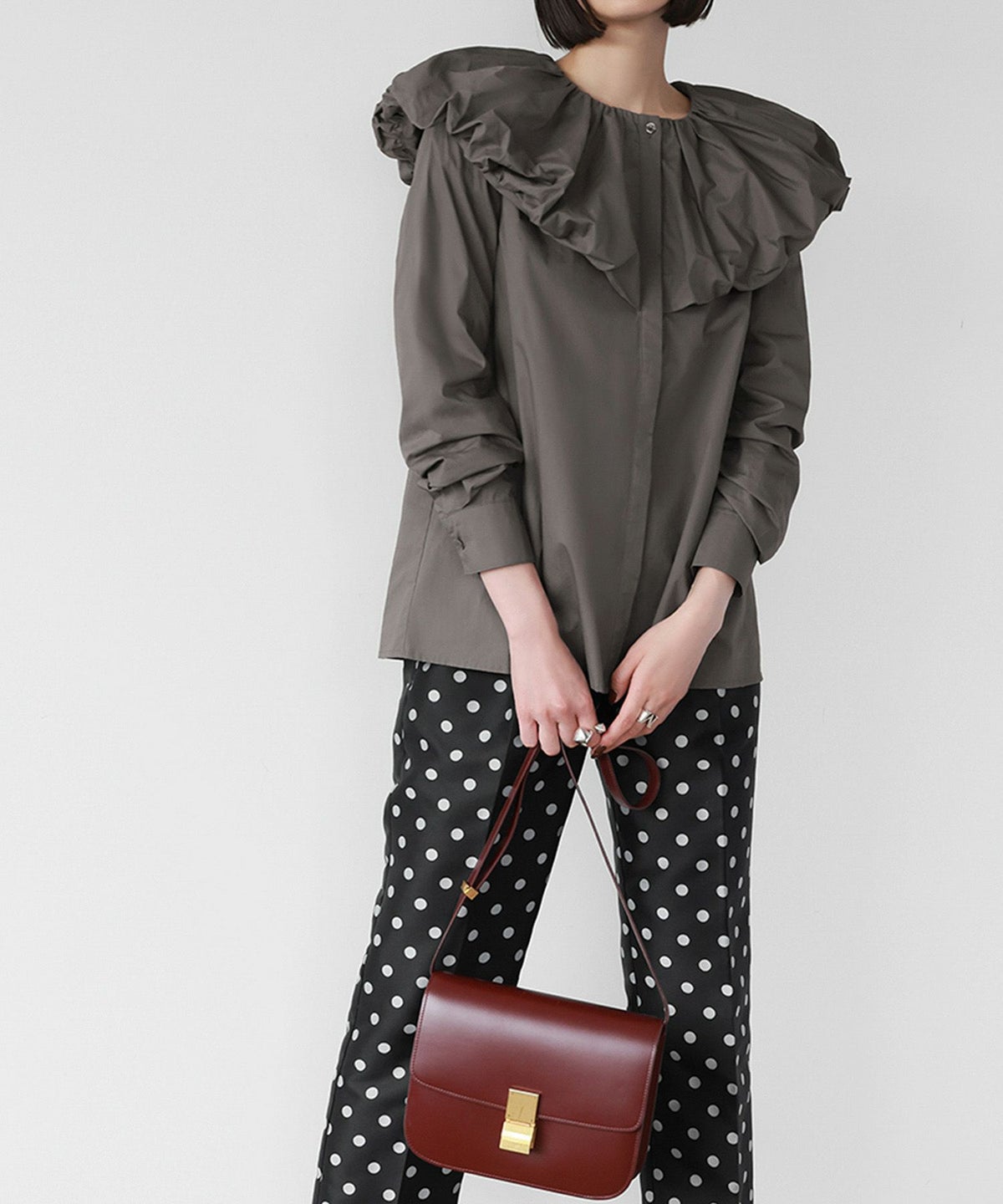 身長：164cm　着用サイズ：FREE　B：79.5 / W：58 / H：82.5