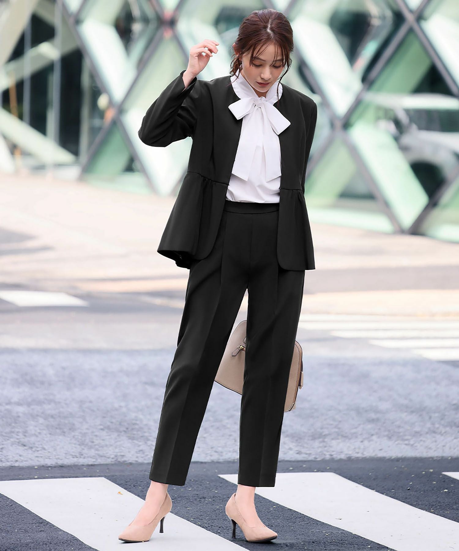 パンツスーツ　テパードパンツ　黒 Mサイズ　卒入学式　七五三 パンツスーツ テパードパンツ 黒 Mサイズ 卒入学式 七五三の通販 by