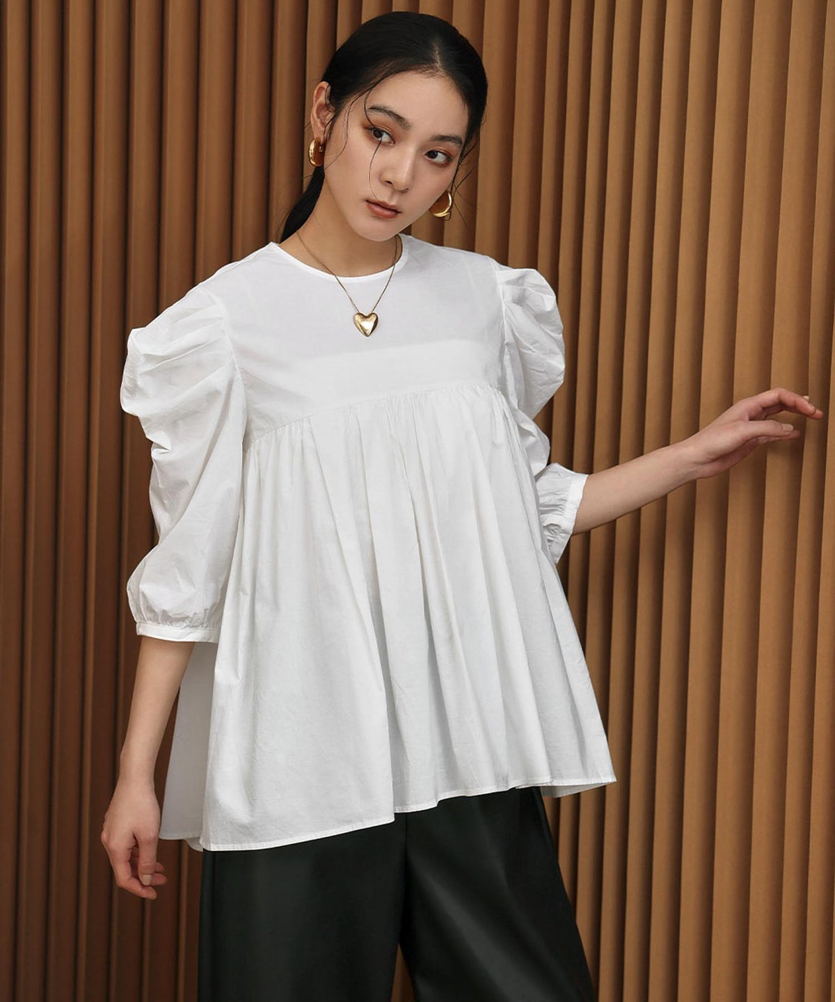 身長：168cm　着用サイズ：FREE　B：81 / W：60 / H：89
