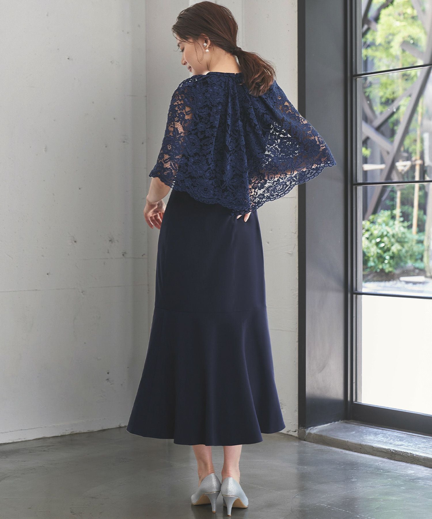 新品❤️ブローチ付き♪ファーケープ グレー&amp;プリーツドレス ネイビー 結婚式 新品❤️ブローチ付き♪ファーケープ グレー&プリーツドレス ネイビー
