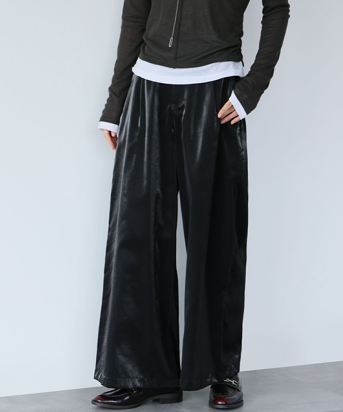 身長：165cm　着用サイズ：FREE　B：77 / W：57 / H：85