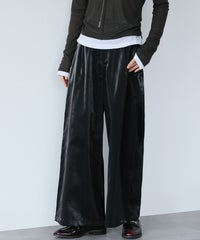 身長：165cm　着用サイズ：FREE　B：77 / W：57 / H：85