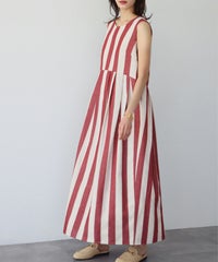 身長：165cm　着用サイズ：FREE　B：77 / W：57 / H：79