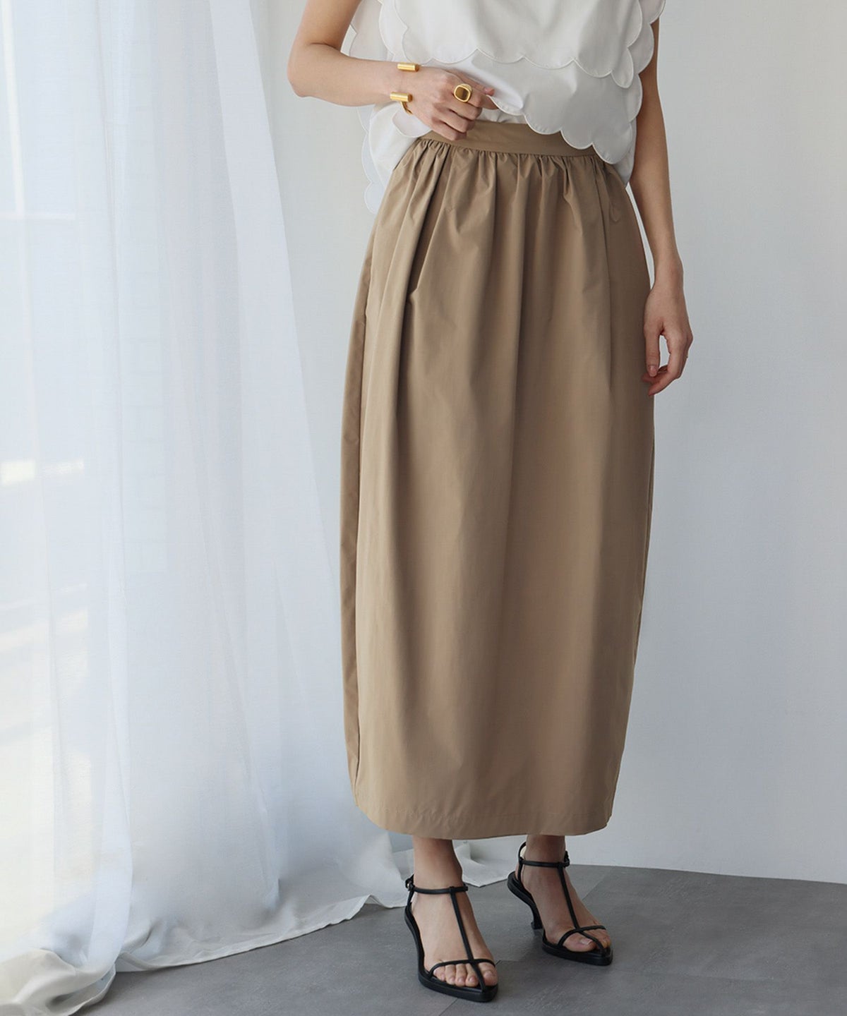 身長：165cm　着用サイズ：FREE　B：77 / W：57 / H：79