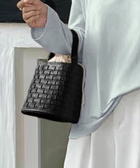 ブラック