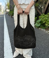 ブラック