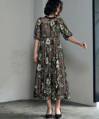 身長：166cm　着用サイズ：Mサイズ　B：74 / W：56 / H：87