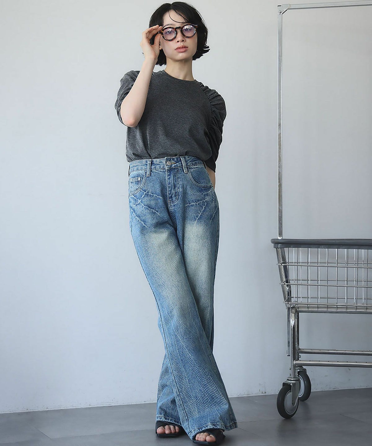 身長：157cm　着用サイズ：FREE　B：82 / W：63 / H：87