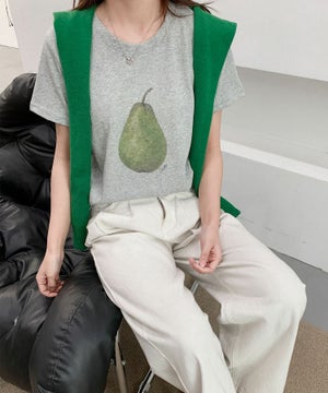 グレー