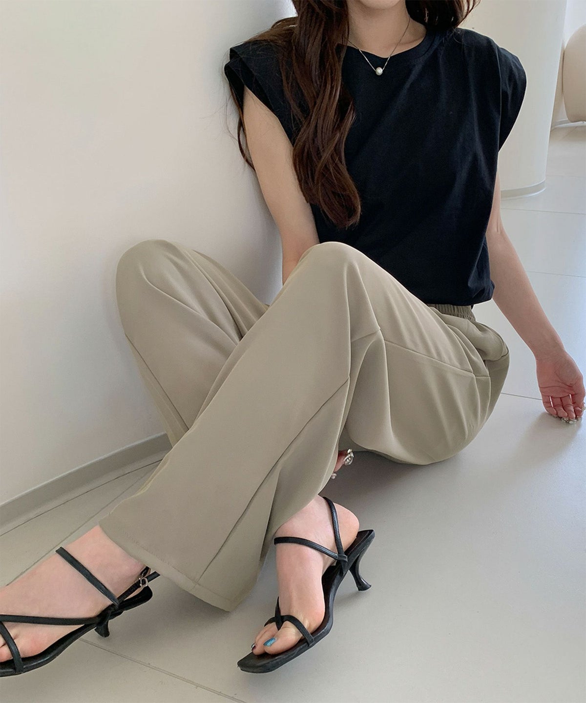 ベージュ