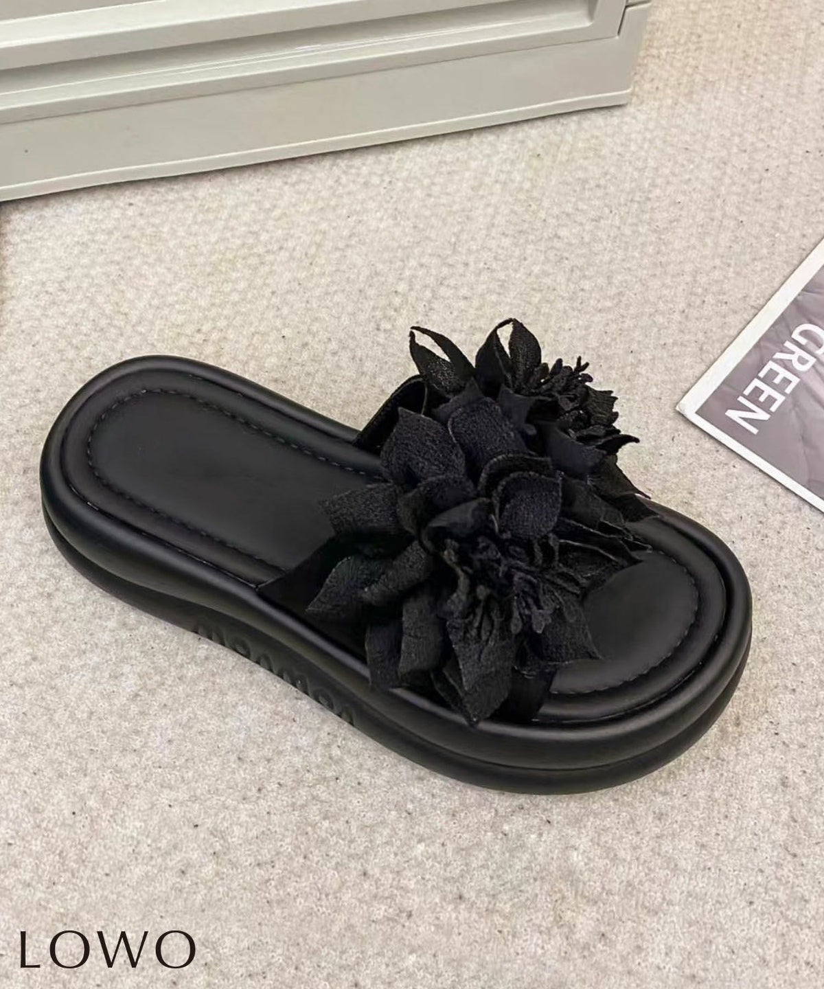 ブラック