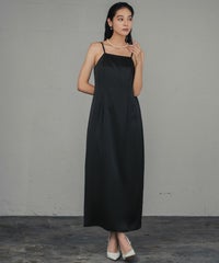 身長：168cm　着用サイズ：Mサイズ　B：81 / W：60 / H：89