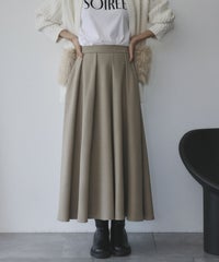 ベージュ