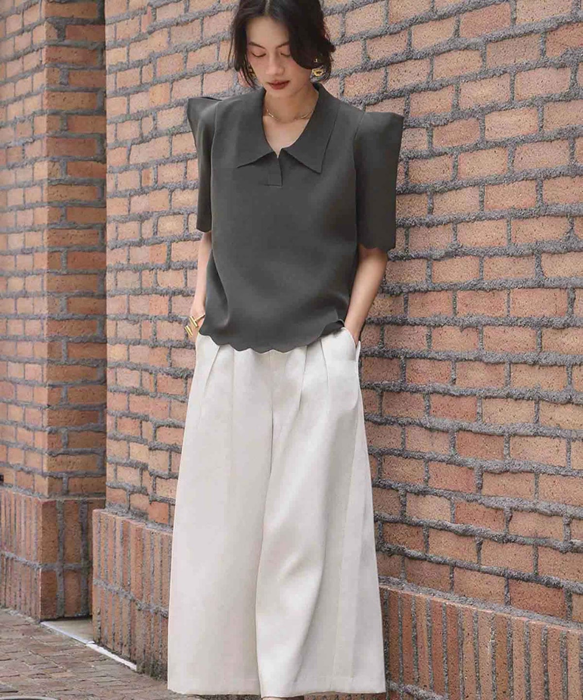 身長：165cm　着用サイズ：FREE　B：77 / W：57 / H：79