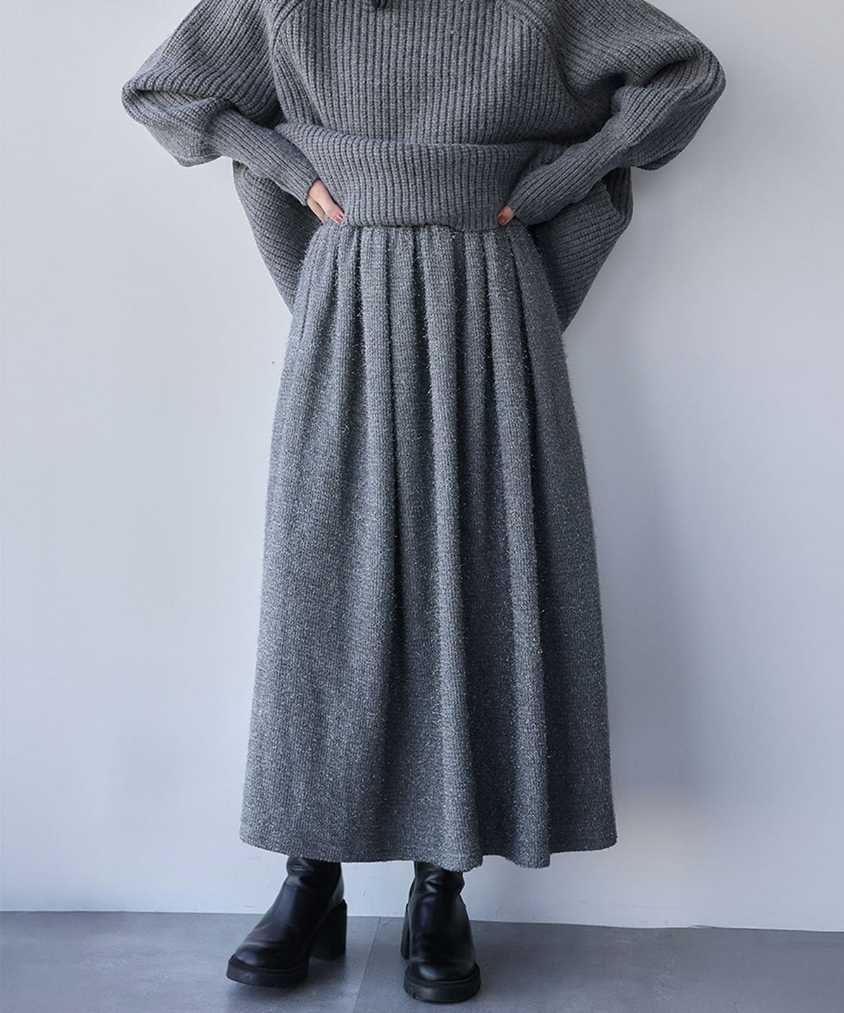 身長：168cm　着用サイズ：FREE　B：81 / W：60 / H：89