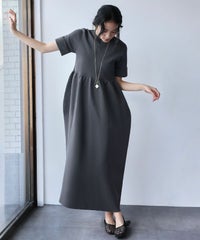 身長：168cm　着用サイズ：FREE　B：81 / W：60 / H：89