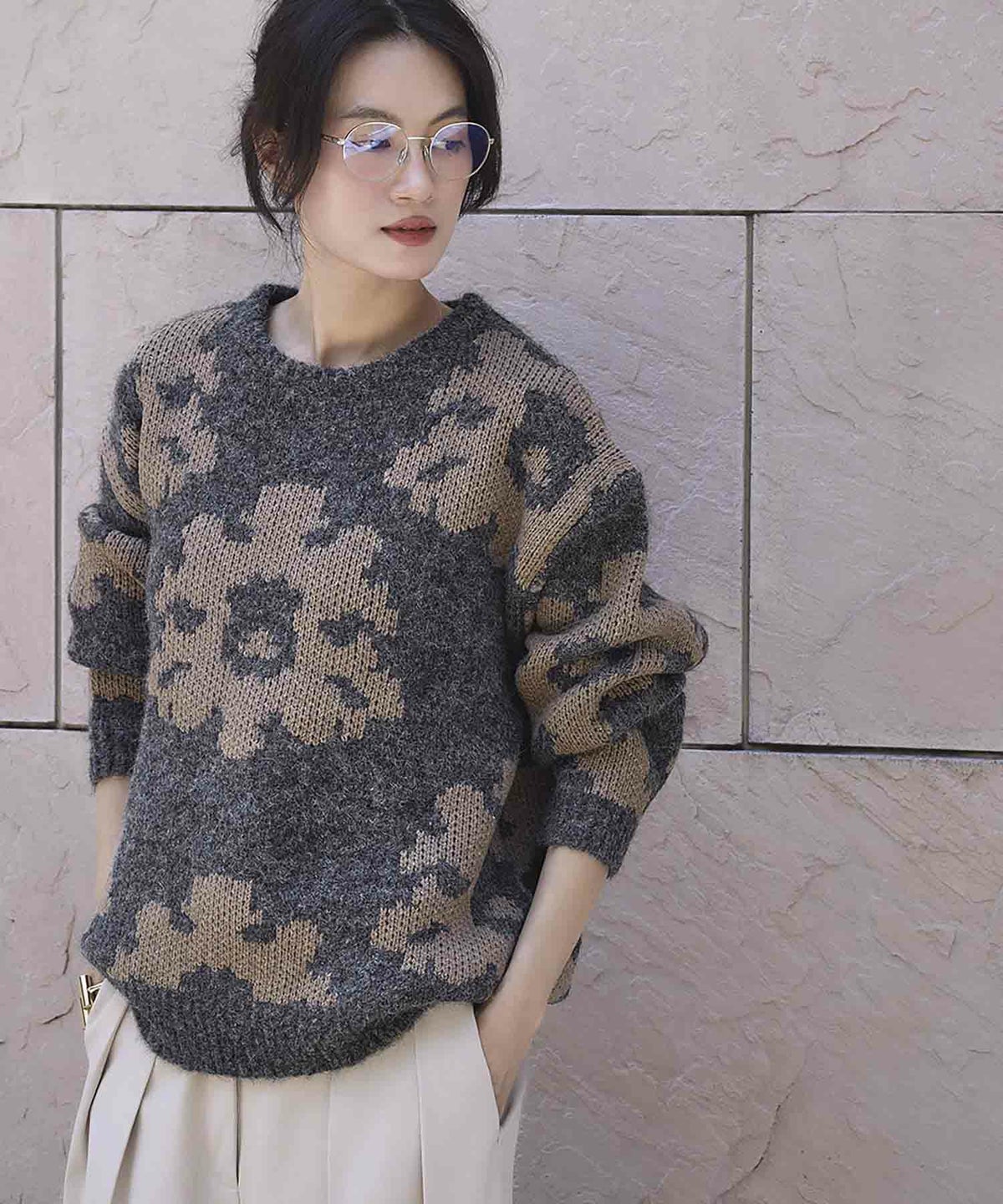 チャコールグレーブラウン