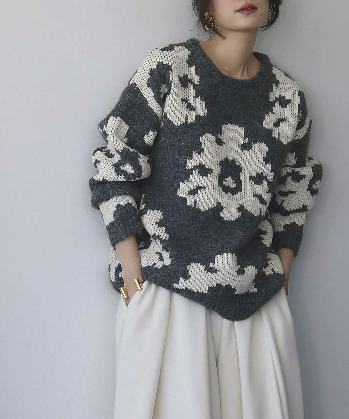 チャコールグレーアイボリー