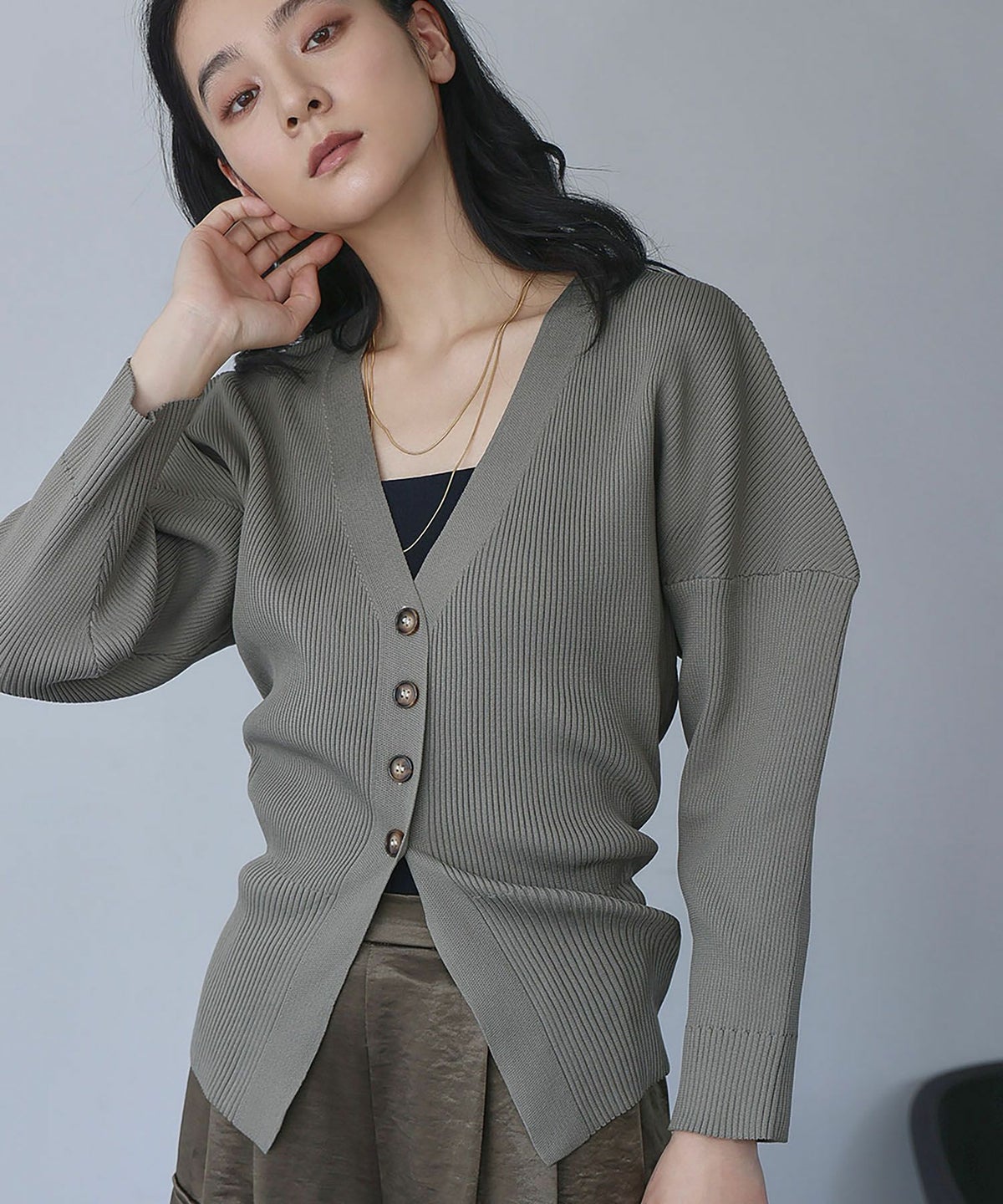身長：168cm　着用サイズ：FREE　B：81 / W：60 / H：89