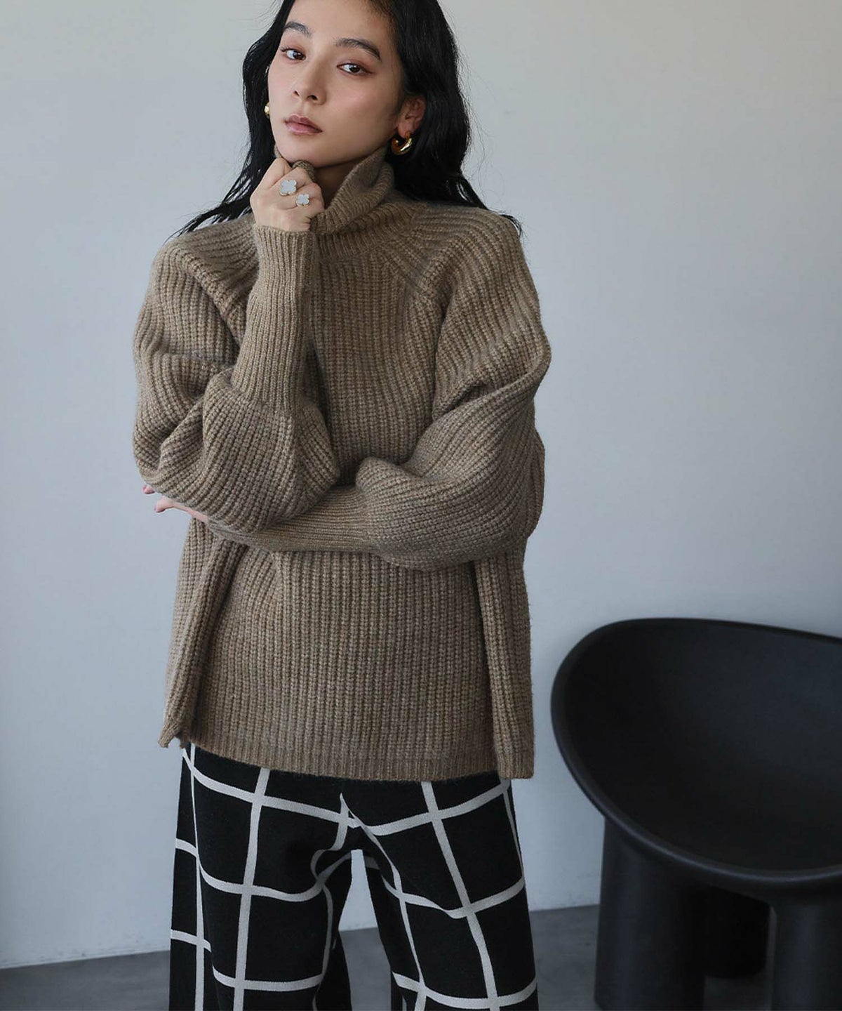 身長：168cm　着用サイズ：FREE　B：81 / W：60 / H：89