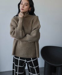 身長：168cm　着用サイズ：FREE　B：81 / W：60 / H：89
