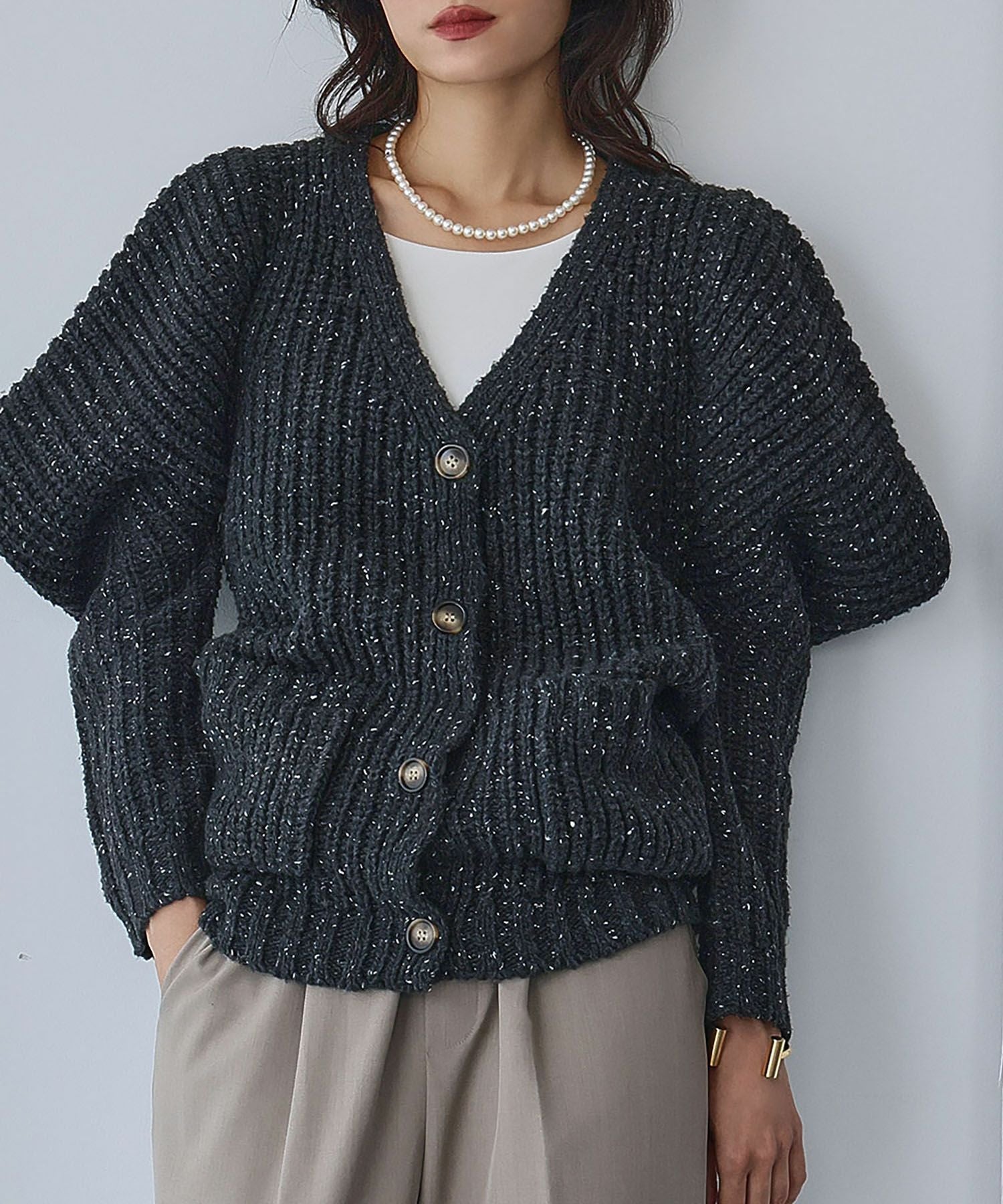 チャコールグレー