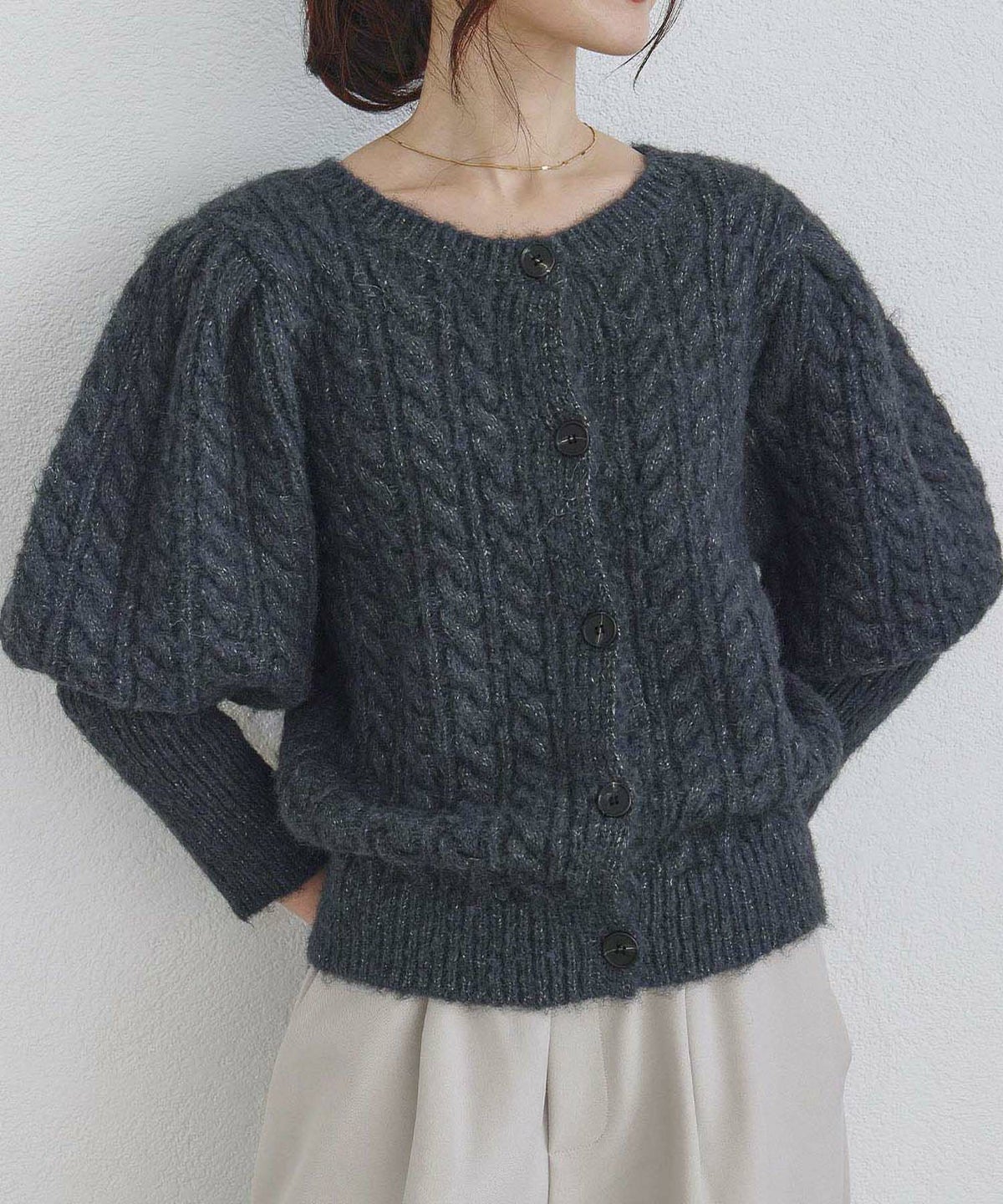 チャコールグレー