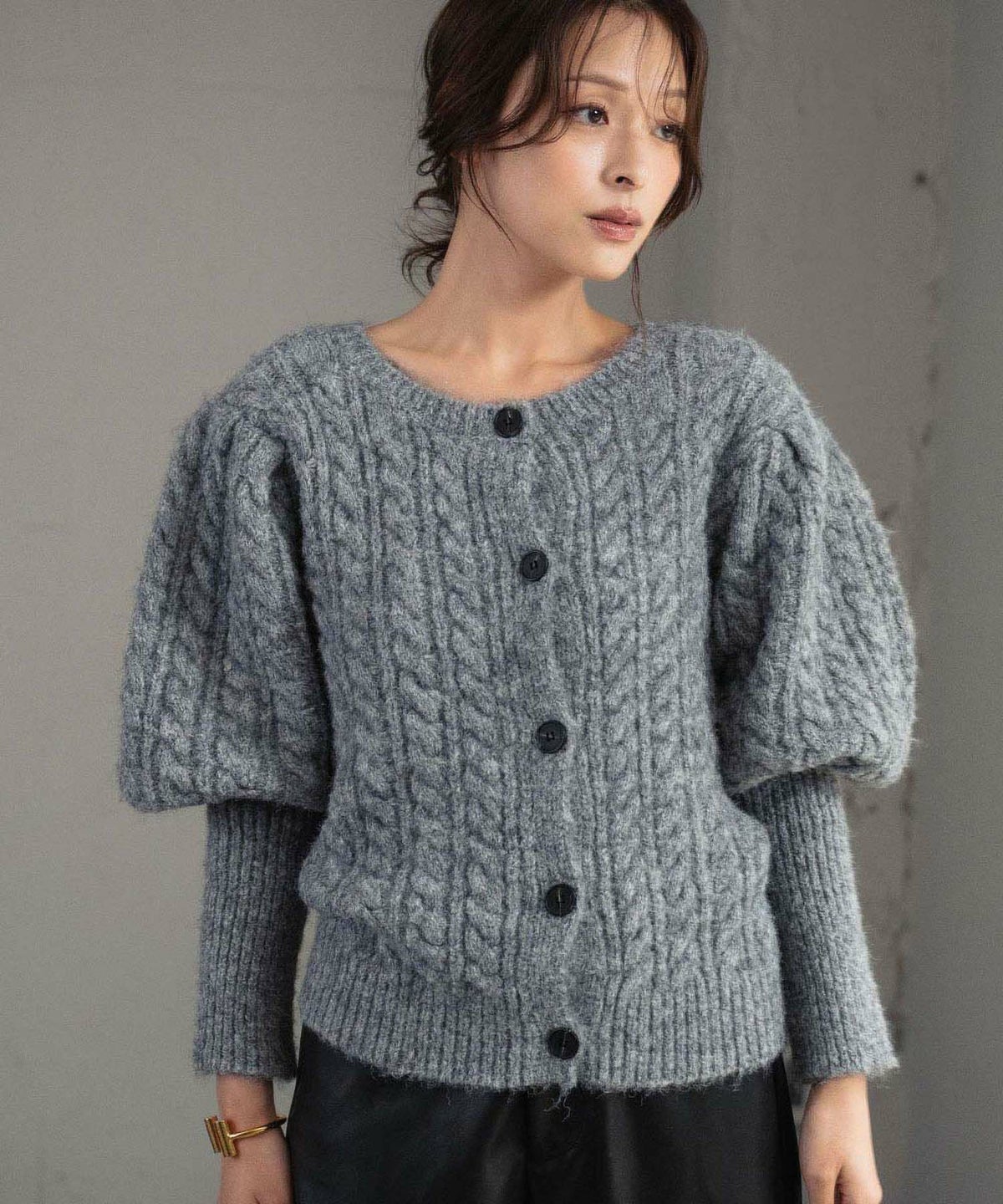 身長：170cm　着用サイズ：FREE　B：86 / W：61 / H：87