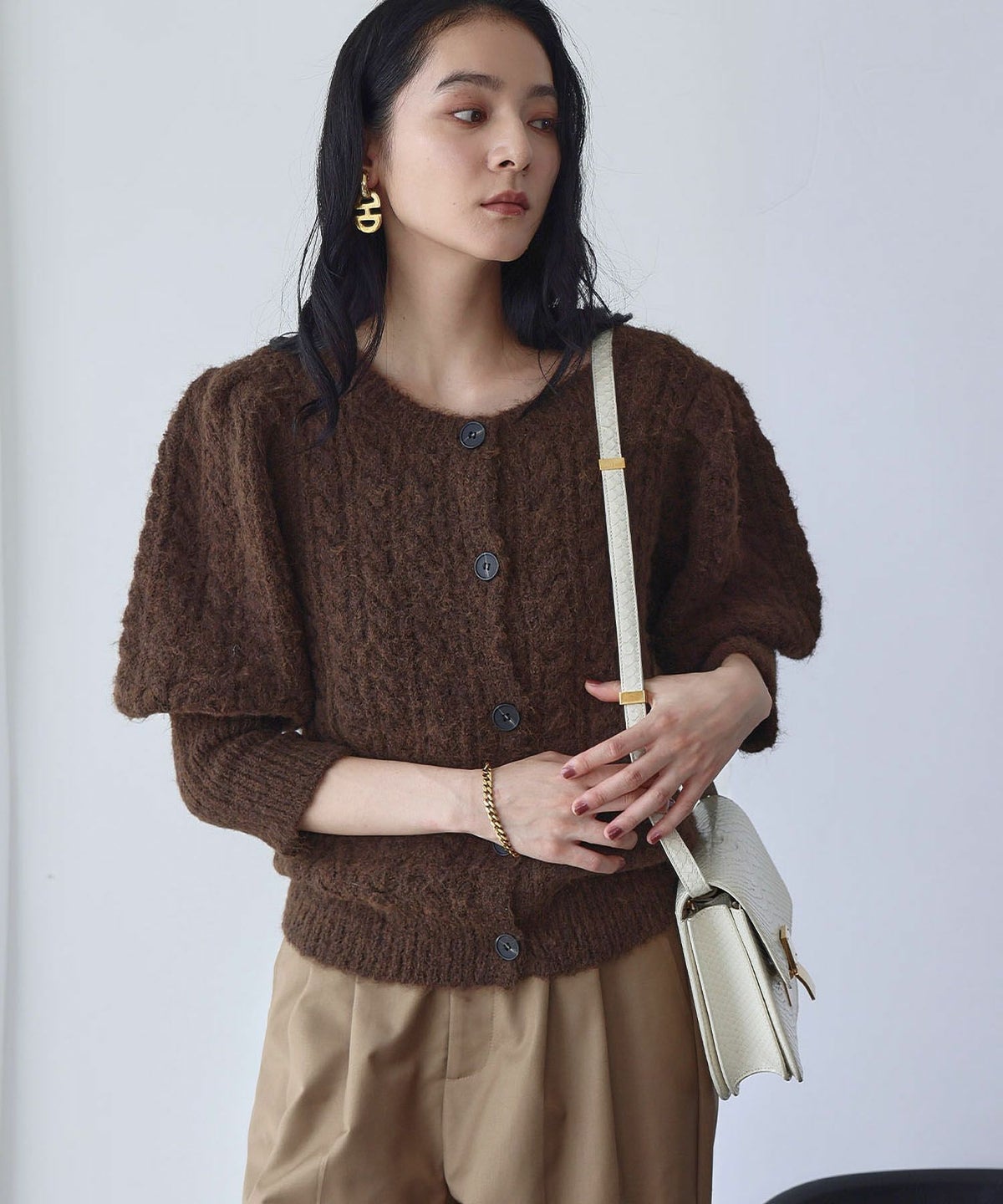 身長：168cm　着用サイズ：FREE　B：81 / W：60 / H：89