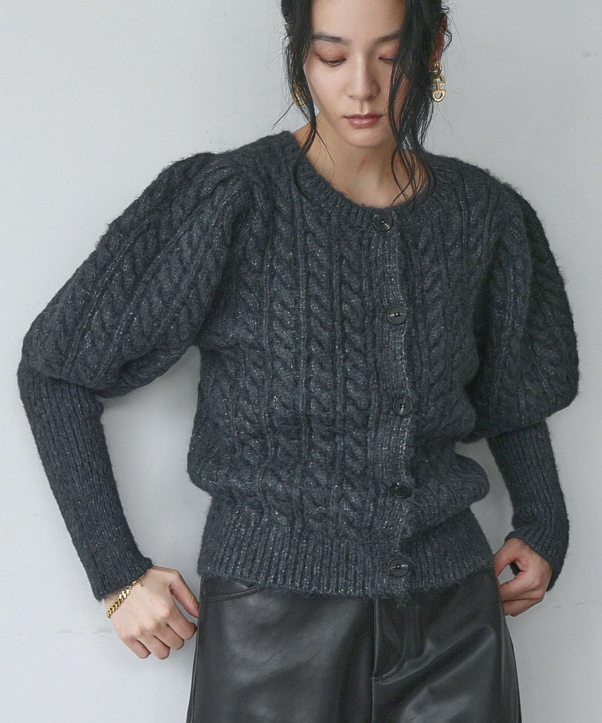 身長：168cm　着用サイズ：FREE　B：81 / W：60 / H：89