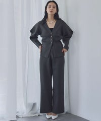身長：168cm　着用サイズ：FREE　B：81 / W：60 / H：89