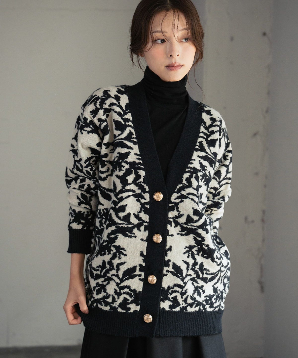 身長：170cm　着用サイズ：FREE　B：86 / W：61 / H：87