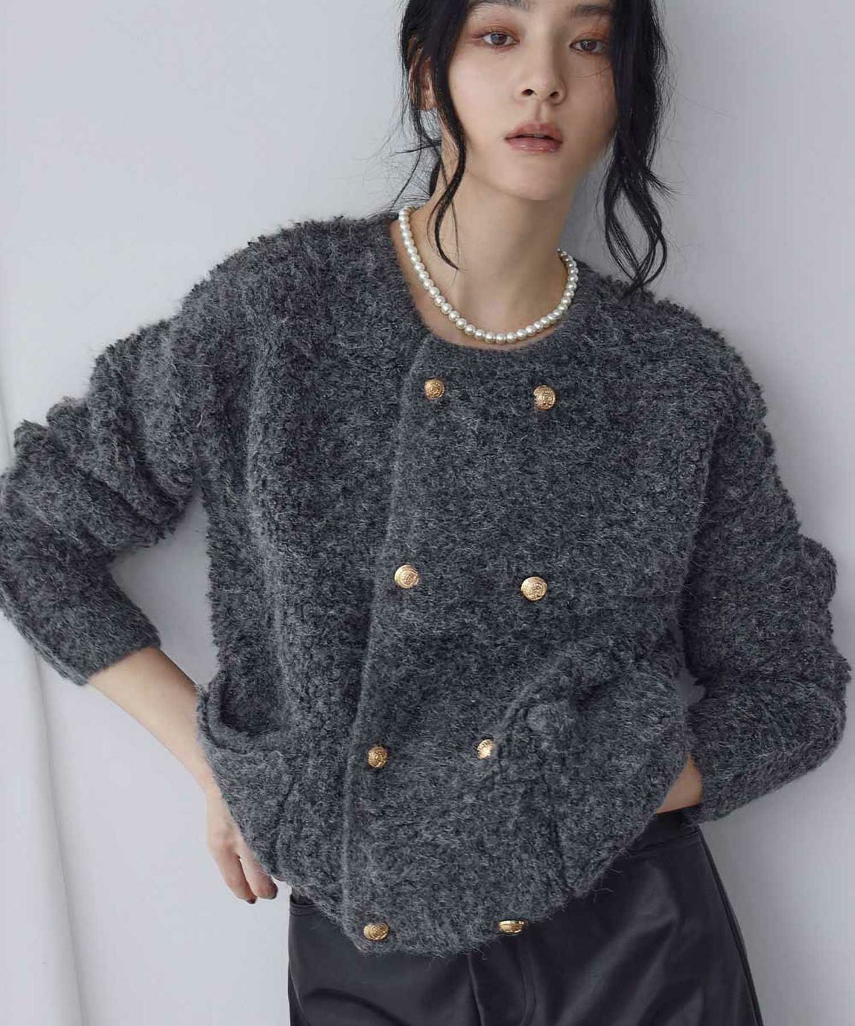 チャコールグレー