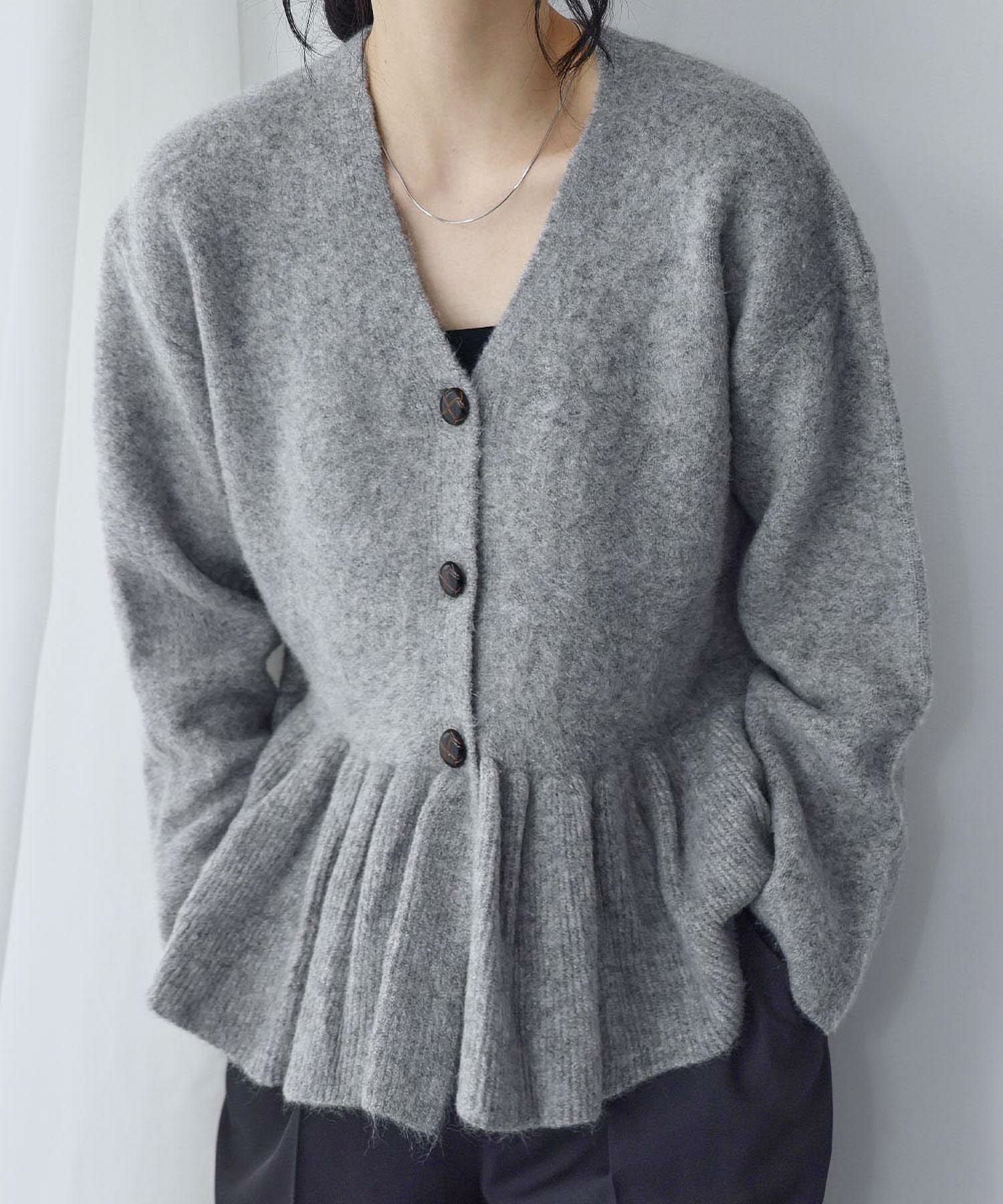 【美品】TO BE CHIC フリル ダブルジップ カーディガン ペプラム L デイリー・カジュアル対応 | Vネックペプラムニットカーディガン