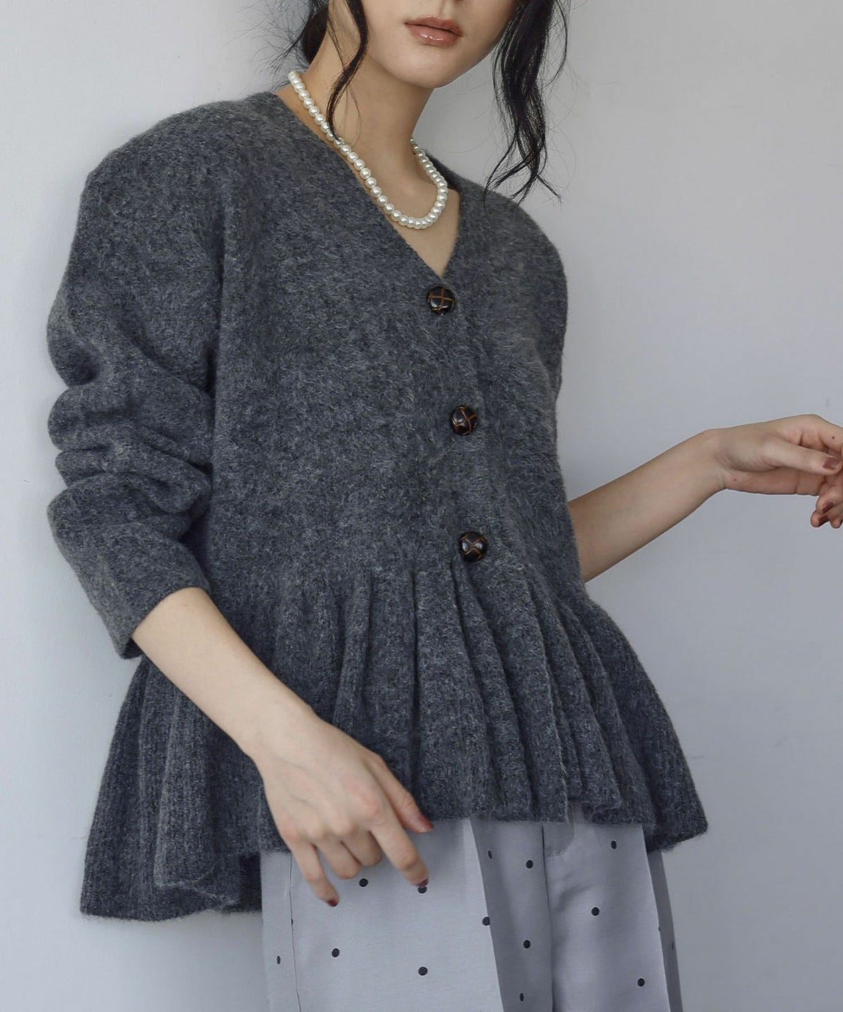 チャコールグレー