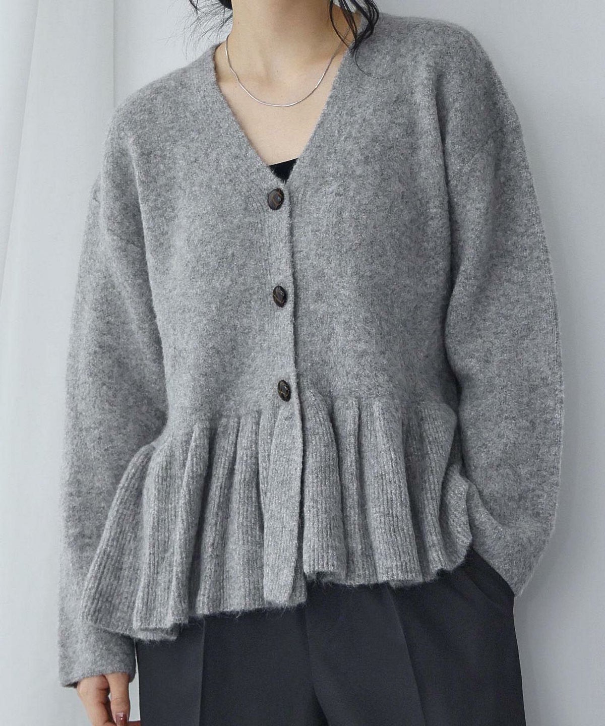 身長：168cm　着用サイズ：FREE　B：81 / W：60 / H：89