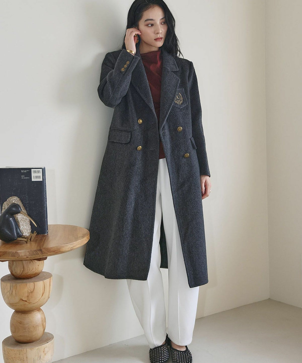 チャコールグレー