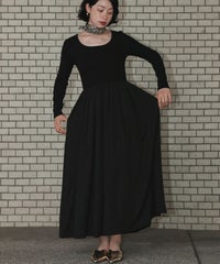 身長：157cm　着用サイズ：FREE　B：82 / W：63 / H：87