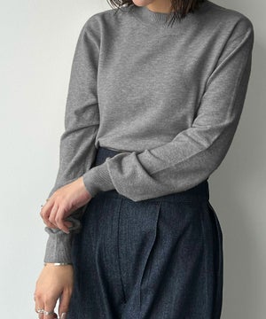 グレー
