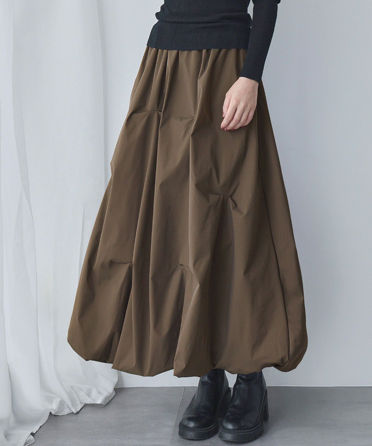 身長：168cm　着用サイズ：FREE　B：81 / W：60 / H：89