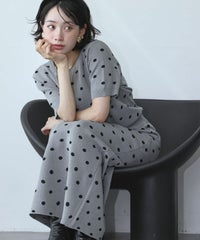 身長：157cm　着用サイズ：FREE　B：82 / W：63 / H：87