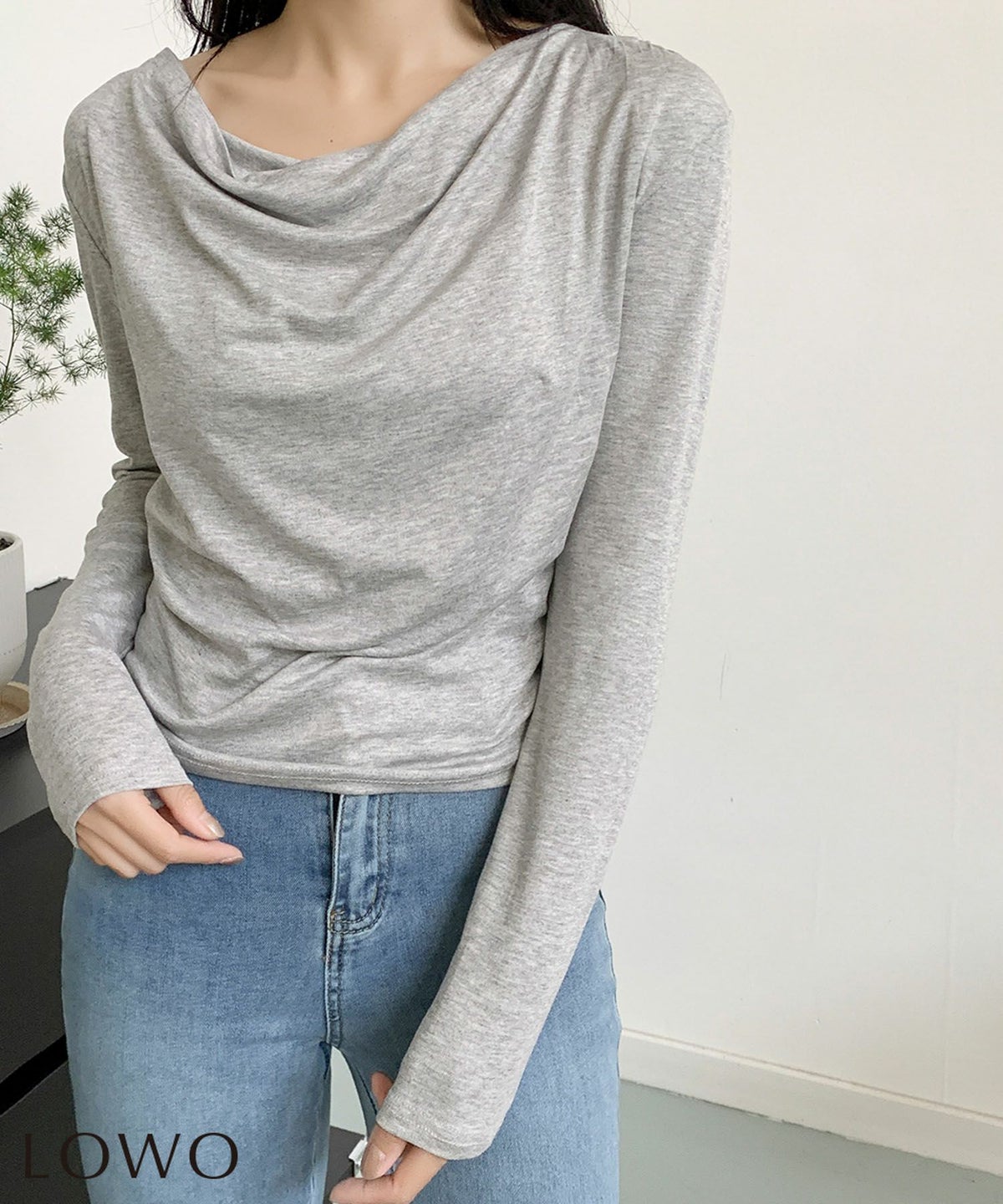 グレー