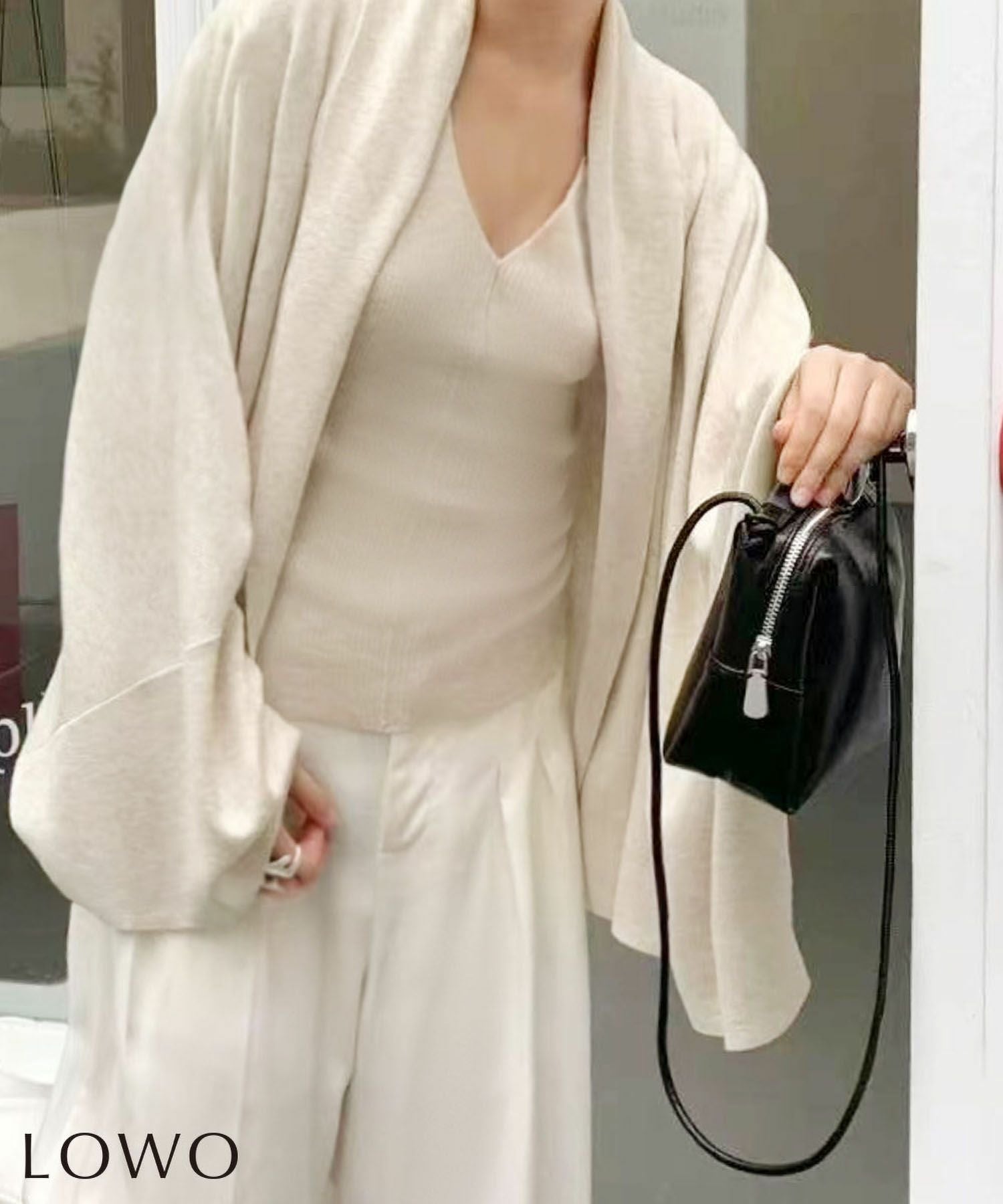 ベージュ