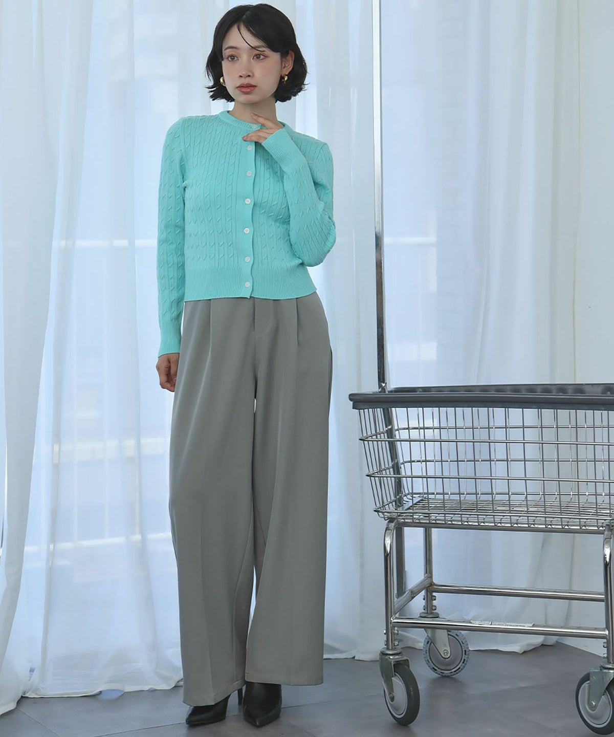 身長：157cm　着用サイズ：FREE　B：82 / W：63 / H：87