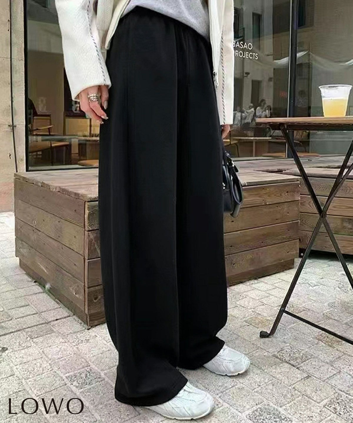 ブラック