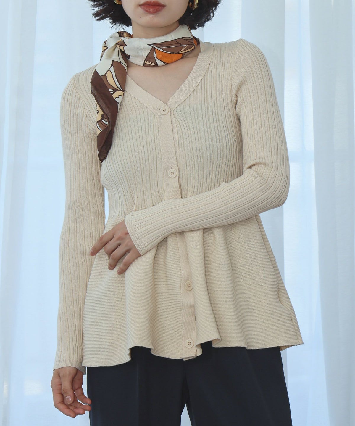 身長：157cm　着用サイズ：FREE　B：82 / W：63 / H：87