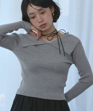 グレー
