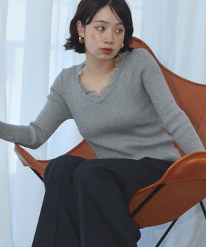 グレー